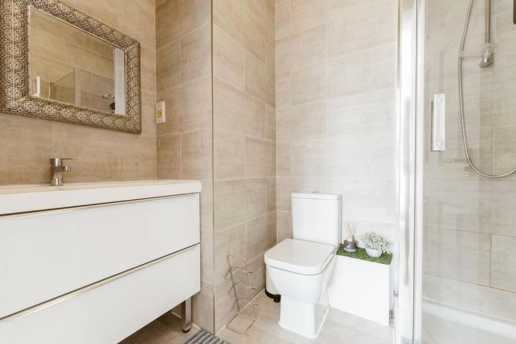 Spacious Ensuite Room Near Top Tourist Attractions Londra Esterno foto